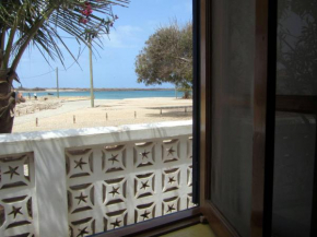 Casa Evora Calheta - Typical fisherman's house on beach, whole house privatization